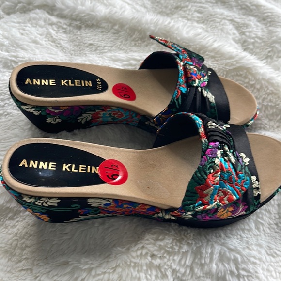 NWT Anne Klein Sandles - Picture 2 of 6